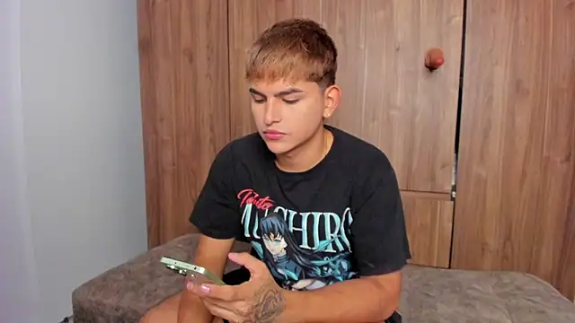 Snapshot of Lyam_ap chatting on 11.02.25 Lyam ap online show from 11.02.25