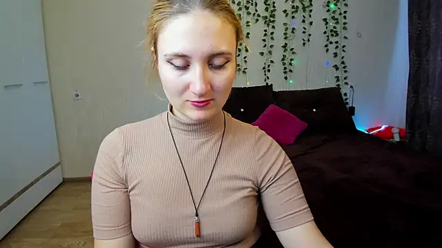 Miss Elsa  online show from 03.10.25