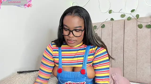 Kaseydelvey online show from 10.27.25