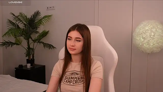 Lilly Colins online show from 01.27.25