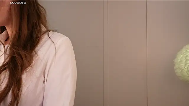 Lilly Colins online show from 01.30.25