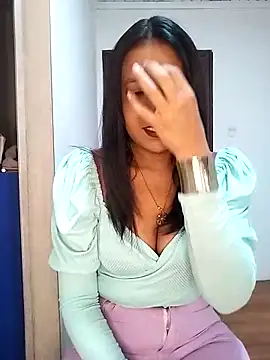 Snapshot of cami_victoria chatting on 09.30.25 cami victoria online show from 09.30.25