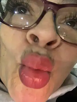 AntonellaAlondra4 online show from 02.05.25