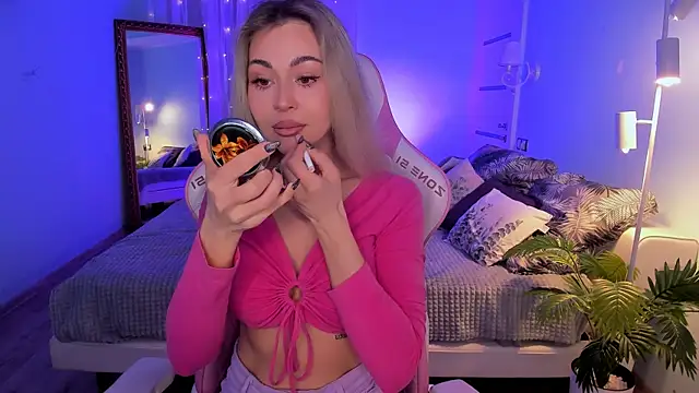 AdeleRoberts online show from 04.16.26