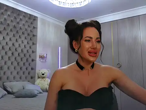 TianaPosh online show from 02.06.25