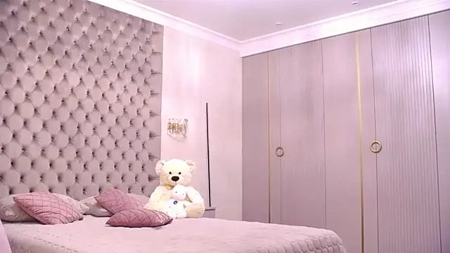 TianaPosh online show from 10.17.25