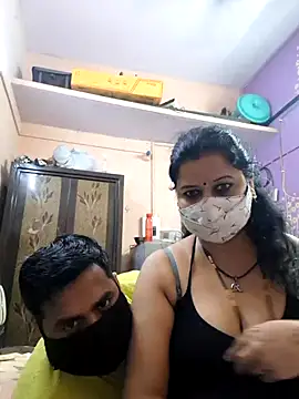 Snapshot of bobbyronak chatting on 10.14.25 bobbyronak online show from 10.14.25