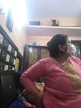 Snapshot of bobbyronak chatting on 11.01.25 bobbyronak online show from 11.01.25