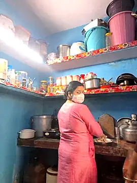 Snapshot of bobbyronak chatting on 11.14.25 bobbyronak online show from 11.14.25