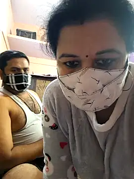 Snapshot of bobbyronak chatting on 12.15.25 bobbyronak online show from 12.15.25