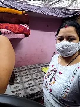 Snapshot of bobbyronak chatting on 02.23.26 bobbyronak online show from 02.23.26