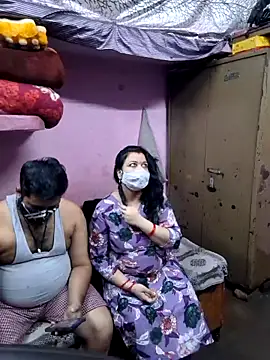 Snapshot of bobbyronak chatting on 02.25.26 bobbyronak online show from 02.25.26