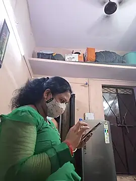 Snapshot of bobbyronak chatting on 04.02.26 bobbyronak online show from 04.02.26