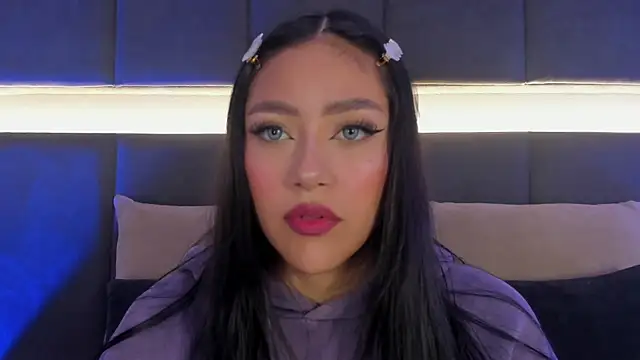 nicolle pierce online show from 02.18.25