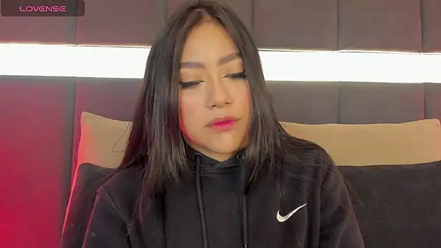 nicolle pierce online show from 02.27.25