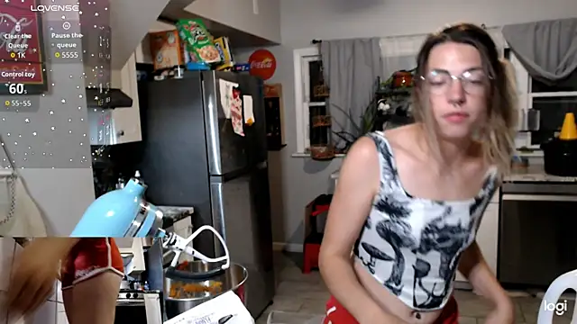 Snapshot of KSwonderland6 chatting on 11.04.25 KSwonderland6 online show from 11.04.25