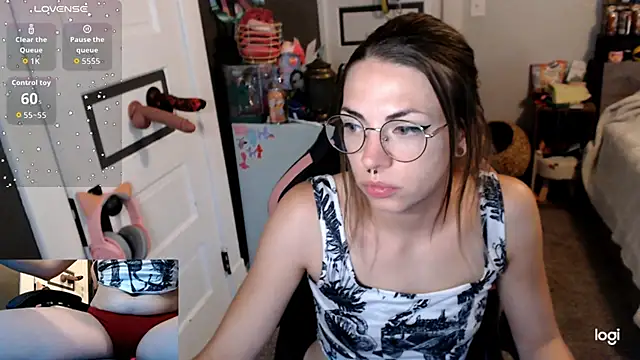 Snapshot of KSwonderland6 chatting on 11.14.25 KSwonderland6 online show from 11.14.25