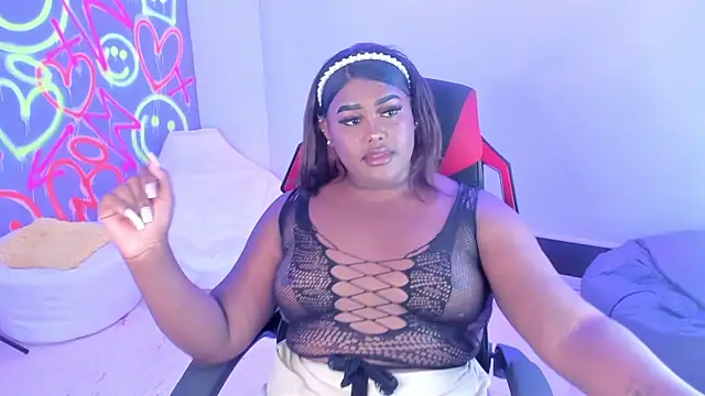 Snapshot of GEANNAROSE chatting on 12.20.24 GEANNAROSE online show from 12.20.24