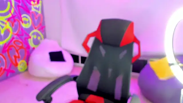 Snapshot of GEANNAROSE chatting on 01.25.25 GEANNAROSE online show from 01.25.25