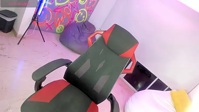 Snapshot of GEANNAROSE chatting on 03.15.25 GEANNAROSE online show from 03.15.25