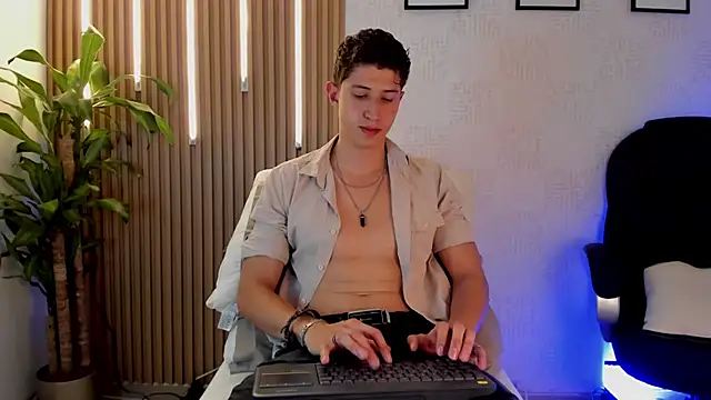 Snapshot of Dorianmistery2322_ chatting on 12.17.25 Dorianmistery2322 online show from 12.17.25