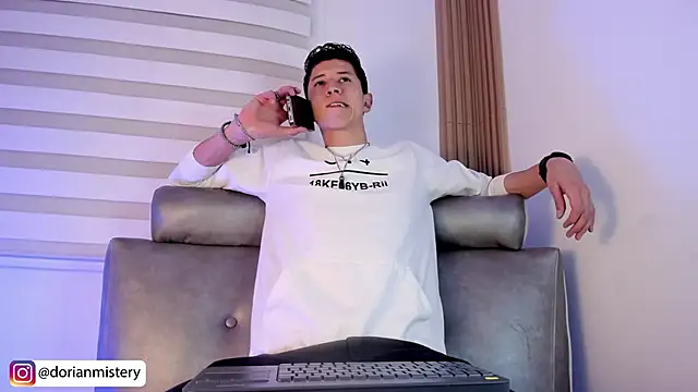 Snapshot of Dorianmistery2322_ chatting on 02.18.26 Dorianmistery2322 online show from 02.18.26