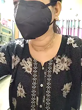 Snapshot of Royalgirl667 chatting on 12.05.24 Royalgirl667 online show from 12.05.24