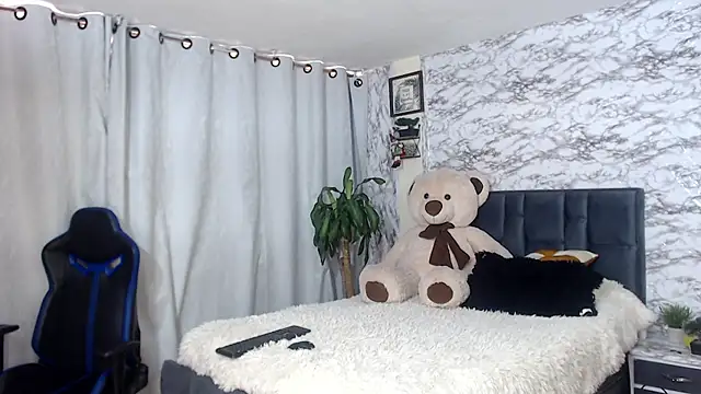 Snapshot of anne_parker chatting on 12.12.24 anne parker online show from 12.12.24