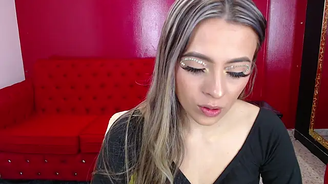 Snapshot of miacarperr1 chatting on 01.13.25 miacarperr1 online show from 01.13.25