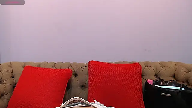 Snapshot of miacarperr1 chatting on 01.21.25 miacarperr1 online show from 01.21.25