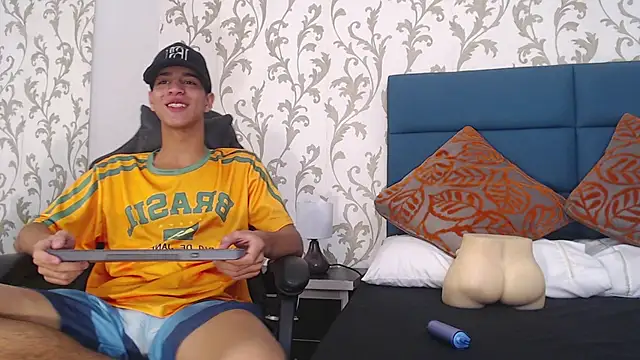 Snapshot of Tyler_Rodriguez chatting on 02.11.25 Tyler Rodriguez online show from 02.11.25