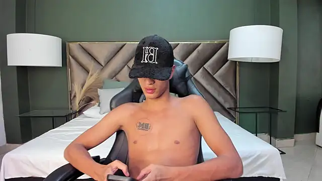 Snapshot of Tyler_Rodriguez chatting on 03.07.25 Tyler Rodriguez online show from 03.07.25