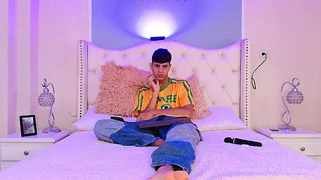 Snapshot of Tyler_Rodriguez chatting on 03.18.25 Tyler Rodriguez online show from 03.18.25