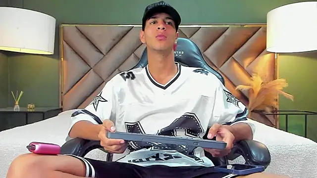 Snapshot of Tyler_Rodriguez chatting on 10.08.25 Tyler Rodriguez online show from 10.08.25