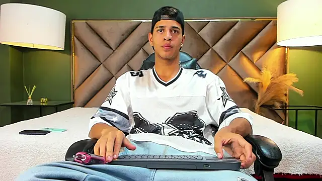 Snapshot of Tyler_Rodriguez chatting on 10.09.25 Tyler Rodriguez online show from 10.09.25