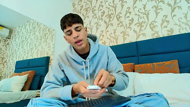 Snapshot of Tyler_Rodriguez chatting on 10.21.25 Tyler Rodriguez online show from 10.21.25