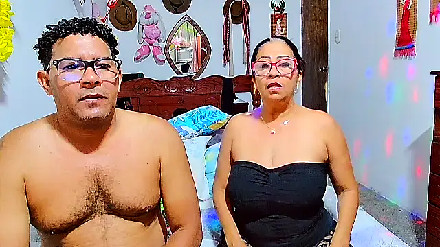 Snapshot of rosi_pamela chatting on 12.21.25 rosi pamela online show from 12.21.25