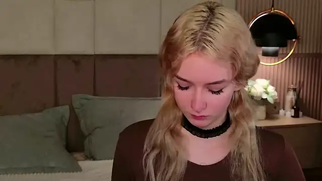 NaomiLoys online show from 02.26.25