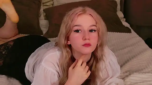 NaomiLoys online show from 03.21.25