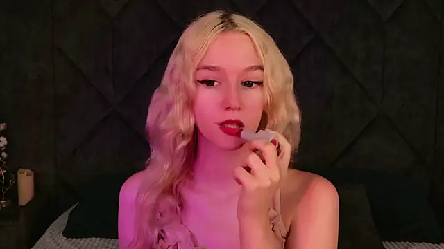 NaomiLoys online show from 09.12.25