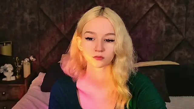 NaomiLoys online show from 11.08.25