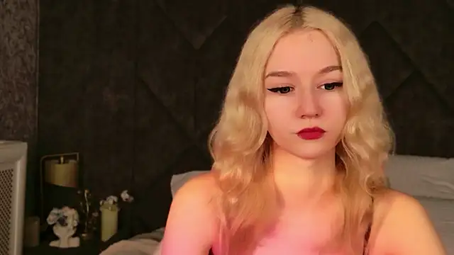 NaomiLoys online show from 12.02.25