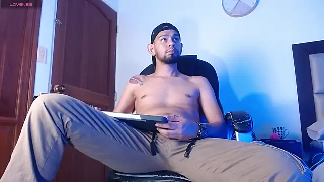 Snapshot of Bedobigcock chatting on 03.18.25 Bedobigcock online show from 03.18.25