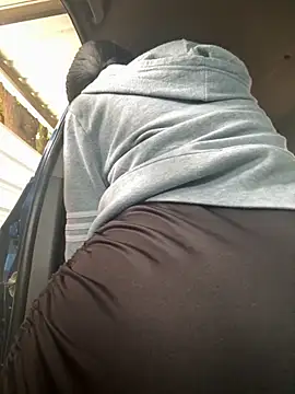 Baby Niels online show from 10.27.25