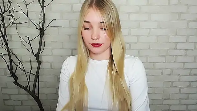 Snapshot of Queen_ofLove chatting on 12.07.24 Queen ofLove online show from 12.07.24