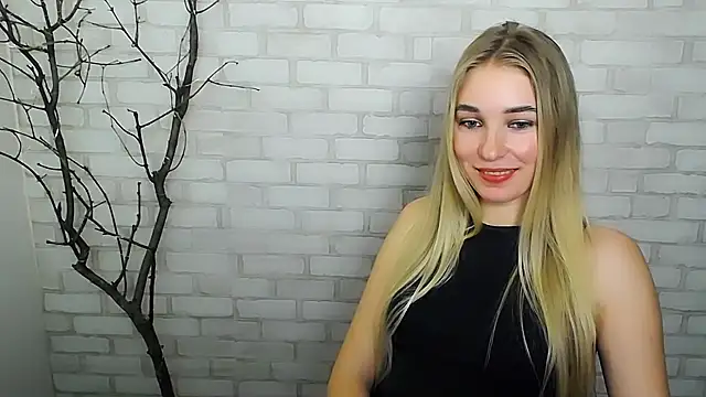 Snapshot of Queen_ofLove chatting on 12.18.24 Queen ofLove online show from 12.18.24