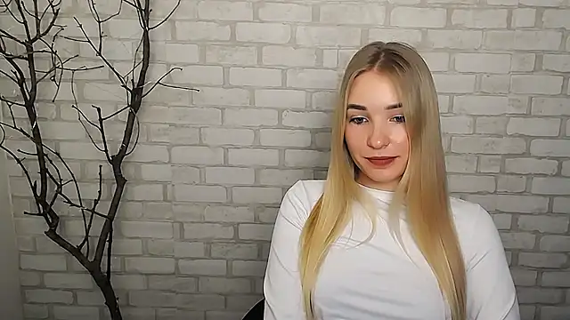 Snapshot of Queen_ofLove chatting on 12.21.24 Queen ofLove online show from 12.21.24