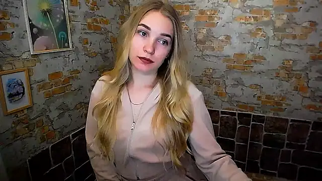 Snapshot of Queen_ofLove chatting on 02.19.25 Queen ofLove online show from 02.19.25