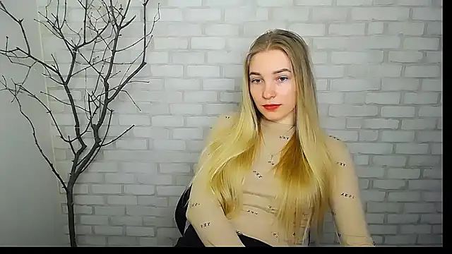 Snapshot of Queen_ofLove chatting on 03.03.25 Queen ofLove online show from 03.03.25