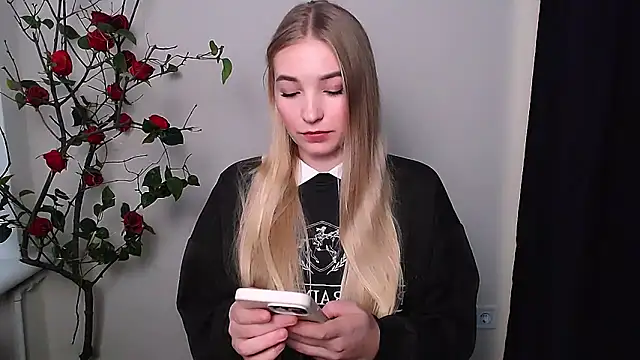 Snapshot of Queen_ofLove chatting on 11.14.25 Queen ofLove online show from 11.14.25